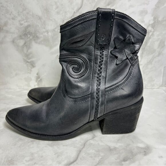 Carlos by Carlos Santana Austin Women's Western Cut Out Ankle Boot - Picture 2 of 5